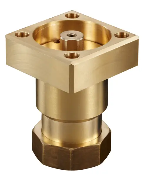 Oventrop-Adapter aus Messing mit quadratischem Kopf und einer zentralen Aufnahme, zur Umwandlung einer Drehbewegung in eine Hubbewegung, mit mehreren Befestigungsbohrungen.